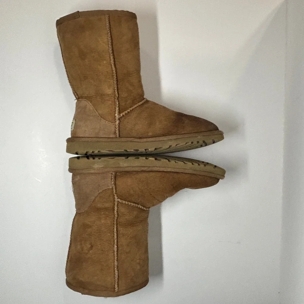 UGG Classic Short Boots Women‎ Size 6 Chestnut Brown Sheepskin Shearling